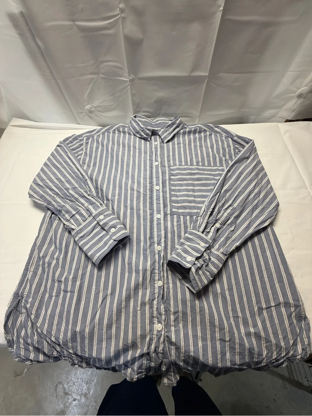 Banana Republic‎ Blue and White Vertical Stripe Casual Button-Down Shirt